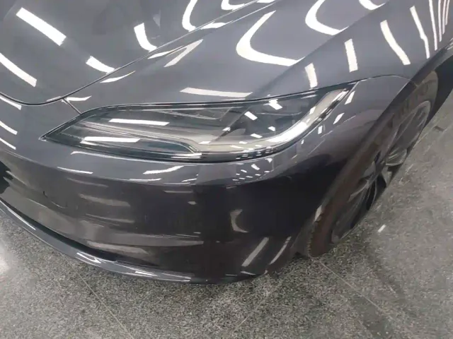 Tesla Model 3 — Фото автомобиля 23
