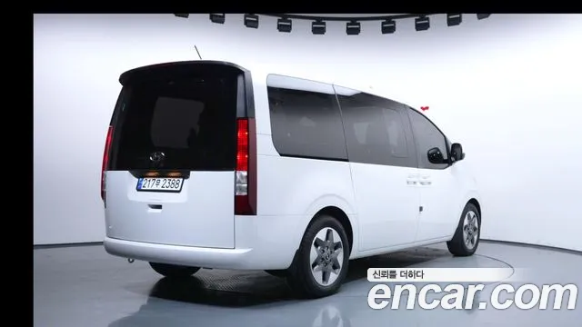 Hyundai Staria Staria 4WD Tourer 9 мест — Фото автомобиля 2