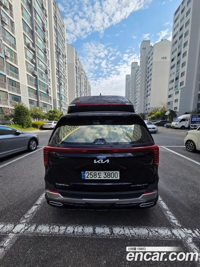 Kia Carnival Generation 4 — Фото автомобиля 4