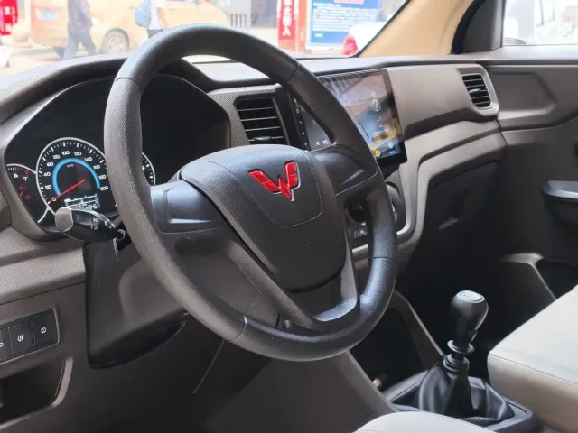 Wuling Hongguang V — Фото автомобиля 10