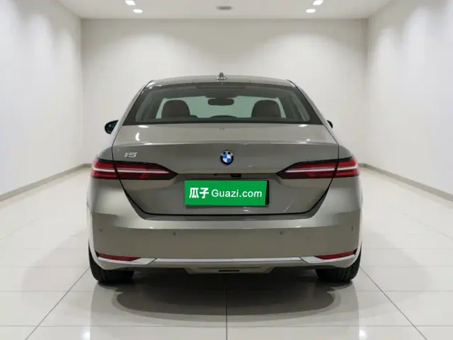 BMW i5 — Фото автомобиля 3