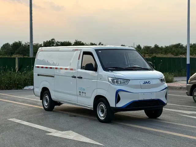 JAC Motors Blue Cat — Фото автомобиля 3