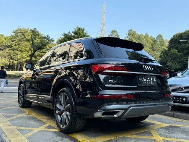 Audi Q7 — Фото автомобиля 3