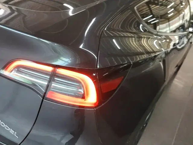Tesla Model Y — Фото автомобиля 7