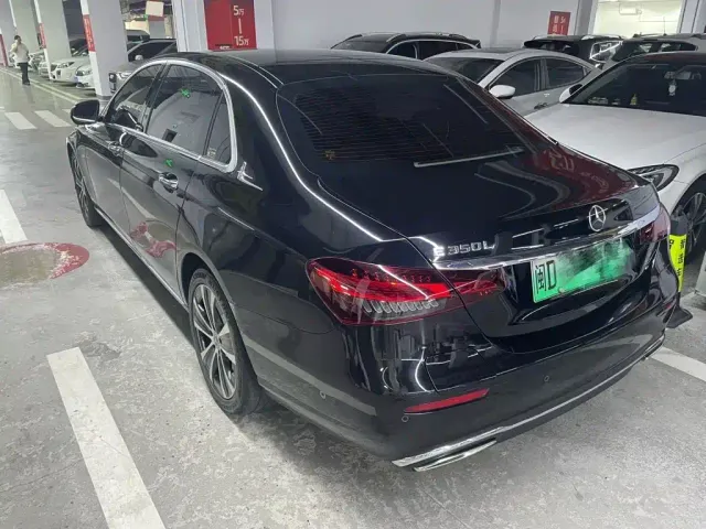 Mercedes-Benz E-Class — Фото автомобиля 4