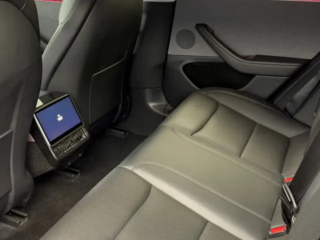 Tesla Model 3 — Фото автомобиля 7