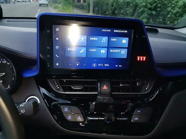 Toyota C-HR — Фото автомобиля 9