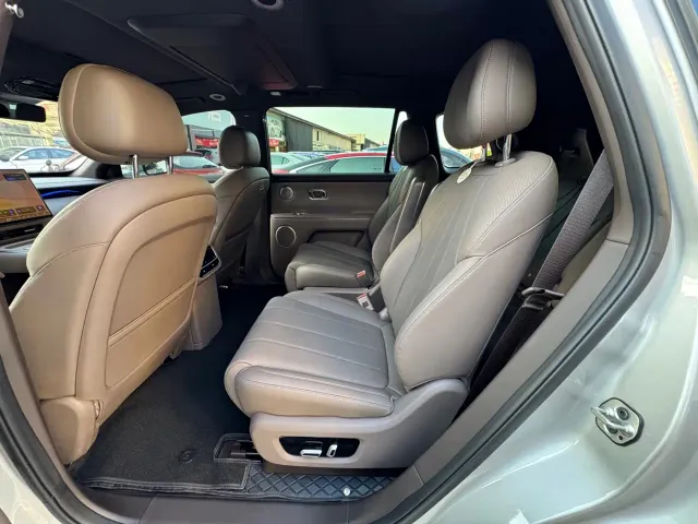 Dongfeng E8 M8 — Фото автомобиля 6