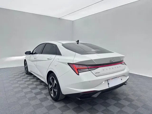 Hyundai Elantra — Фото автомобиля 4