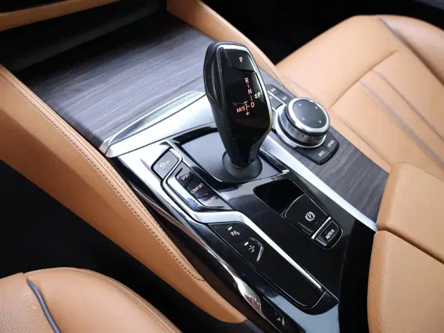 BMW 6 Series Gran Turismo — Фото автомобиля 12