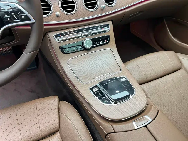 Mercedes-Benz E-Class — Фото автомобиля 12