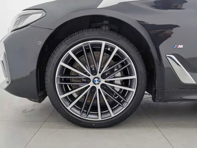 BMW 5 Series — Фото автомобиля 17