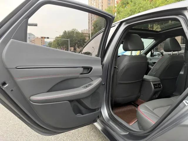 Hyundai Sonata — Фото автомобиля 13