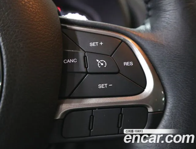 Jeep Renegade — Фото автомобиля 15