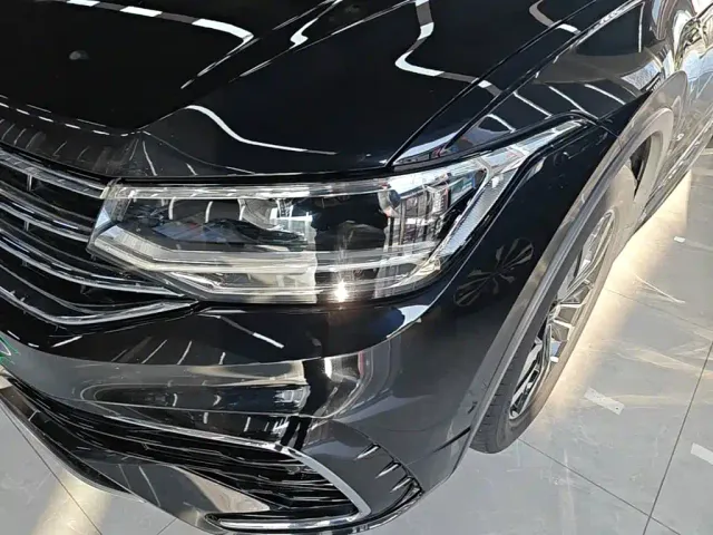 Volkswagen Tiguan L — Фото автомобиля 23
