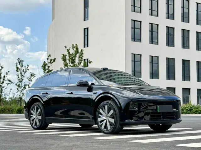 Li Auto i6 — Фото автомобиля 23