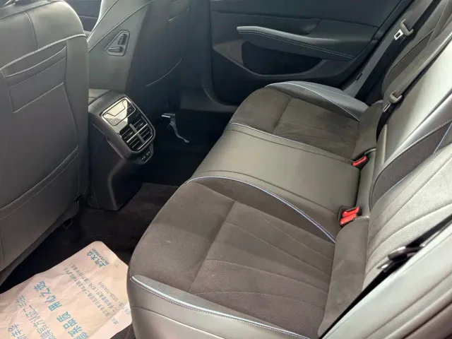 Volkswagen Passat — Фото автомобиля 5