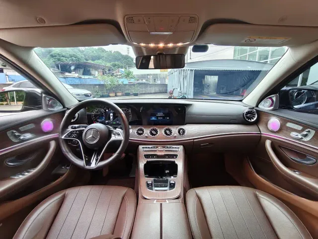 Mercedes-Benz E-Class — Фото автомобиля 12