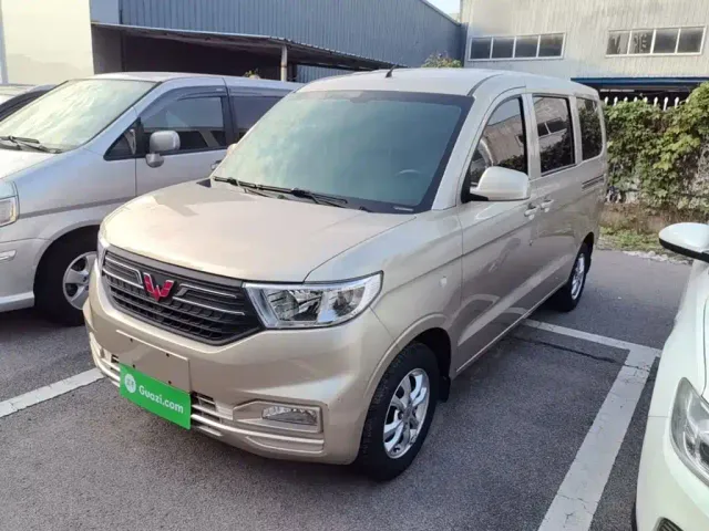 Фотография автомобиля — Wuling Hongguang V
