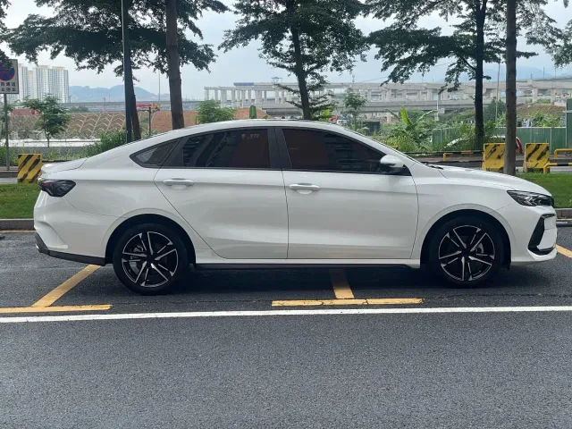 Geely Binrui — Фото автомобиля 4