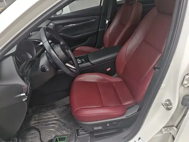 Mazda Axela — Фото автомобиля 14