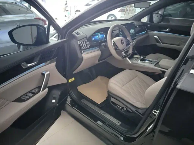 BYD Tang — Фото автомобиля 15