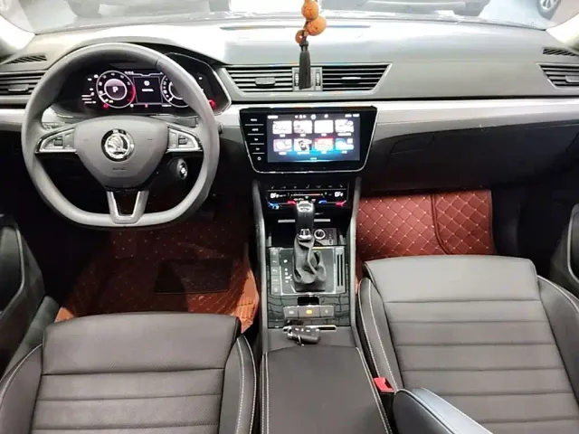 Skoda Superb — Фото автомобиля 9