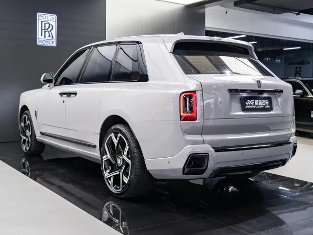 Rolls-Royce Cullinan — Фото автомобиля 17