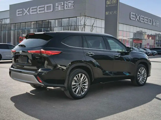 Toyota Highlander — Фото автомобиля 15