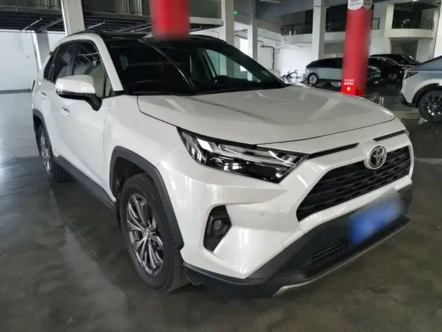 Toyota RAV4 — Фото автомобиля 3