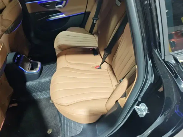 Mercedes-Benz E-Class — Фото автомобиля 16