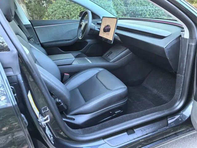 Tesla Model 3 — Фото автомобиля 9