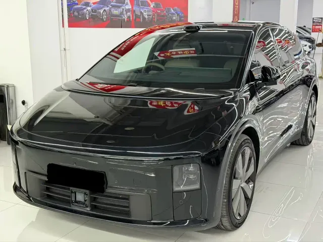 Фотография автомобиля — Li Auto i6
