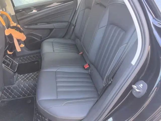 Volkswagen Passat — Фото автомобиля 13
