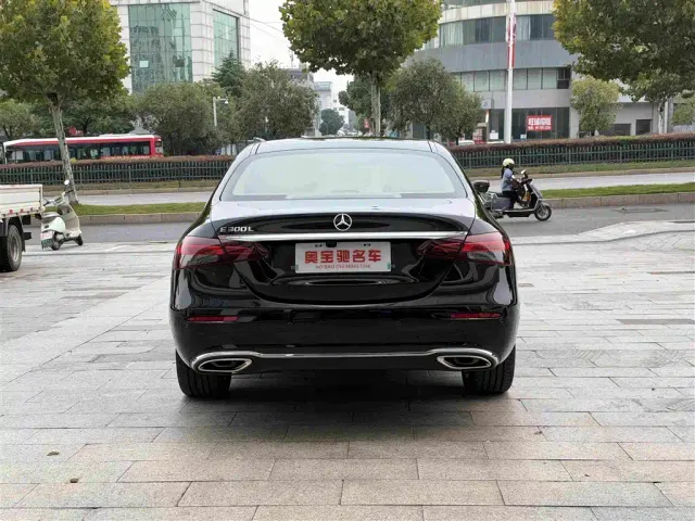 Mercedes-Benz E-Class — Фото автомобиля 8