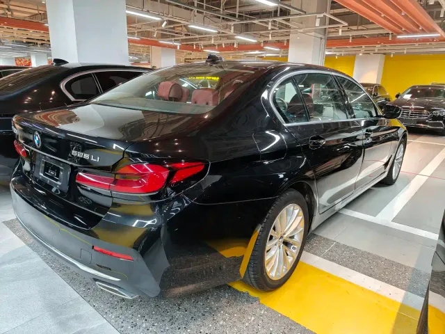 BMW 5 Series — Фото автомобиля 13