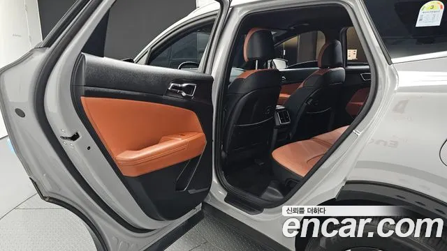 Kia Sportage Бензин 1.6 турбо 2WD — Фото автомобиля 12