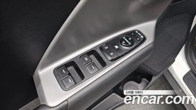 Kia Niro — Фото автомобиля 28