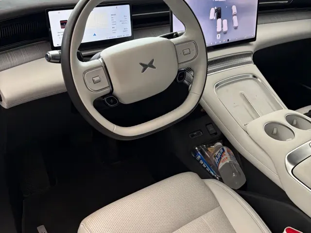 Xpeng X9 — Фото автомобиля 9