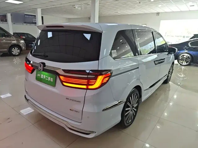 Honda Elysion — Фото автомобиля 6