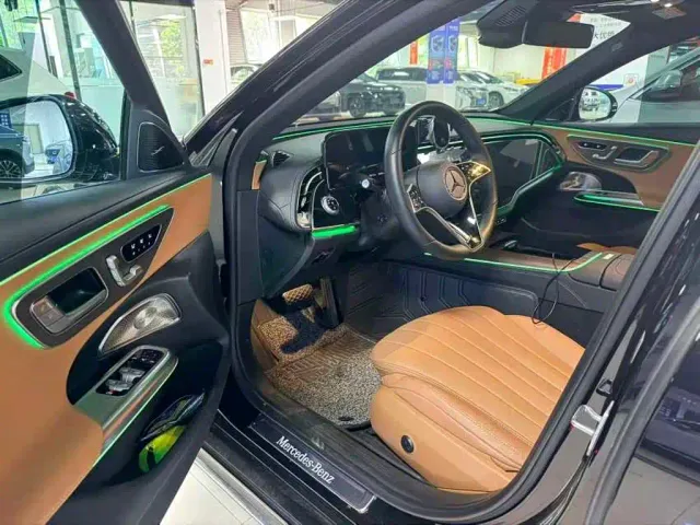 Mercedes-Benz E-Class — Фото автомобиля 3