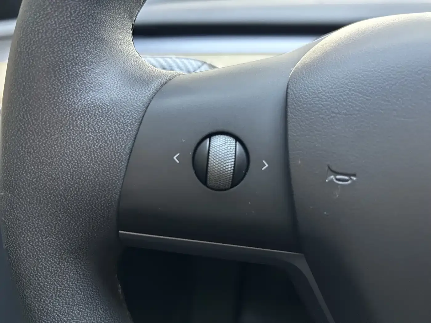 Tesla Model Y 2022 Rear-Wheel Drive Version — Фото автомобиля 20