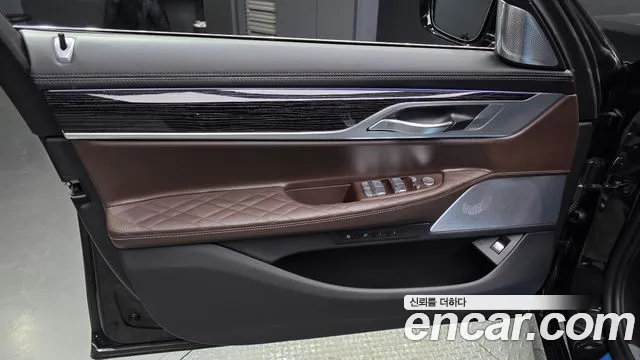 BMW 7 Series — Фото автомобиля 13
