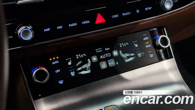 Genesis GV70 — Фото автомобиля 28