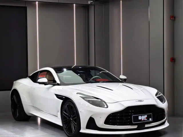 Фотография автомобиля — Aston Martin DB12