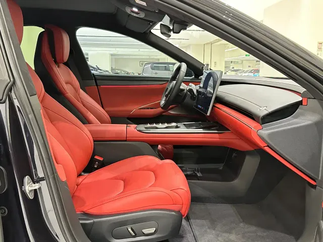 Xiaomi SU7 — Фото автомобиля 12