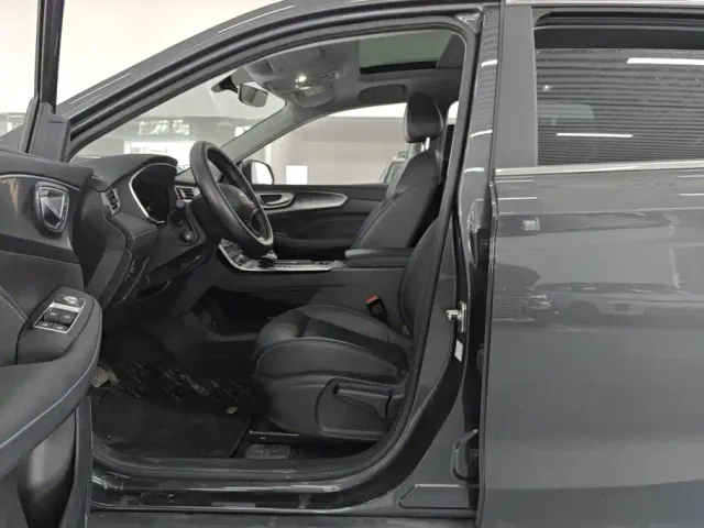 Roewe RX5 — Фото автомобиля 9