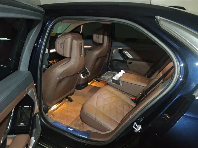 BMW 7 Series — Фото автомобиля 3