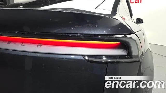 Tesla Model Y — Фото автомобиля 23