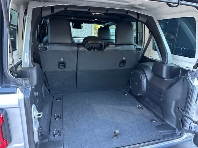 Jeep Wrangler — Фото автомобиля 18